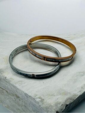 Mother of Pearl Bangle NWT